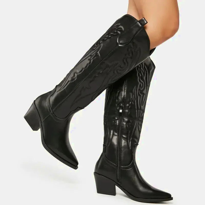 Chaussures santiag pour femme Yehaw Alicia en noir, vue de face avec détails du design élégant et du talon moyen.