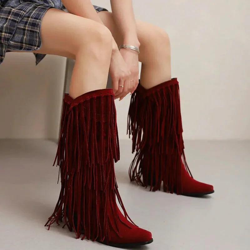 Chaussures femme ARACELI Santiag Yehaw rouge avec talons, style élégant et moderne, vue de face sur fond blanc.
