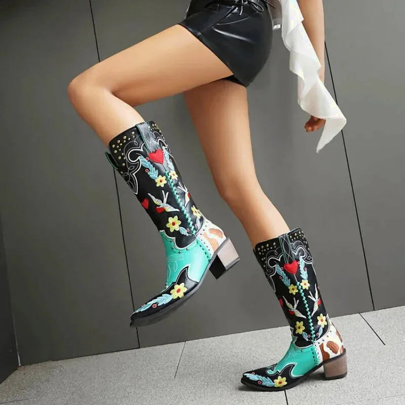 Chaussures santiag pour femme Yehaw Adelaide en multicolore, design élégant et coloré, vue de face sur fond blanc.