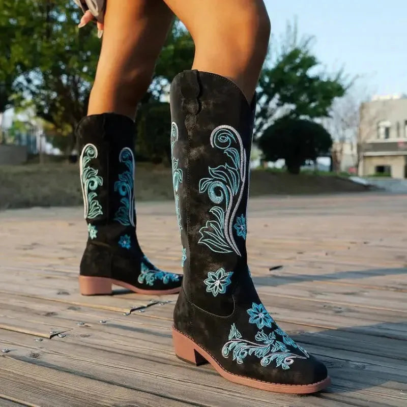 Chaussures santiag pour femme Yehaw Adriana en noir, vue de côté, avec talon et détails en cuir.