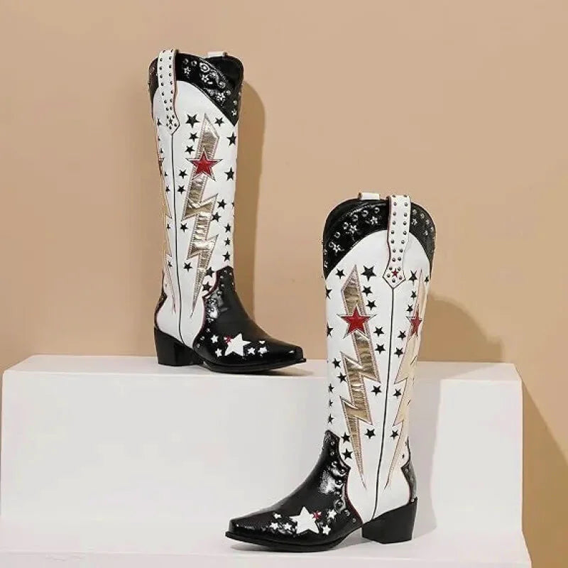Sandales santiag pour femme Yehaw Amanda en noir et blanc, avec talons et design élégant visible sur l'image.