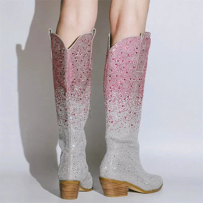 Chaussures santiag pour femme Yehaw Amour en rose et argent, détails élégants et finition raffinée visible sur l'image.