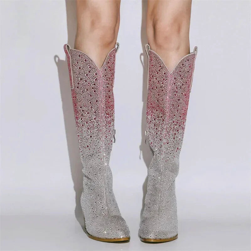 Chaussures santiag pour femme Yehaw Amor en rose et argent, avec détails en cuir et style élégant.