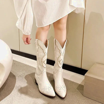 Chaussures santiag pour femme Yehaw Anais en beige, vue de côté, avec détails de couture et semelle en caoutchouc.