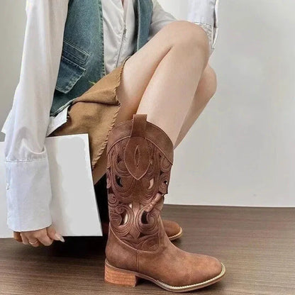 Chaussures santiags pour femme Angelica de la marque Yehaw en marron, avec détails en cuir et style western élégant.