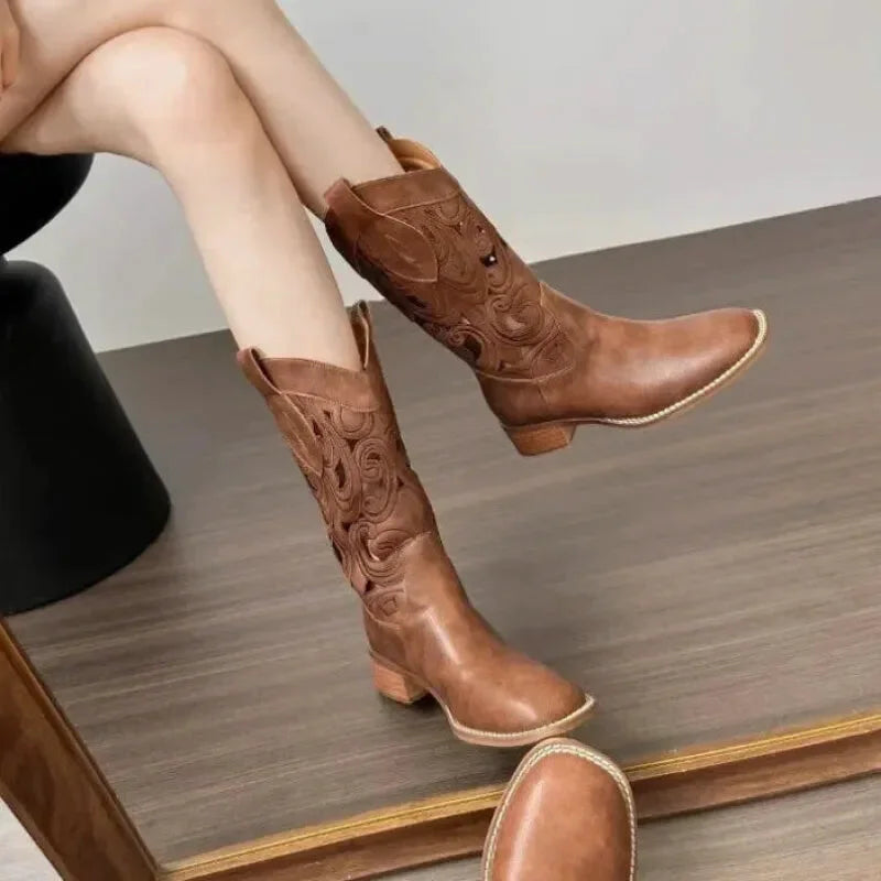 Chaussures Santiag pour femme Angelica Yehaw en marron, détail cuir et design élégant.