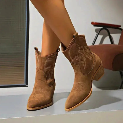 Chaussures santiag pour femme Yehaw Aurore en marron, détails en cuir avec design élégant et moderne.