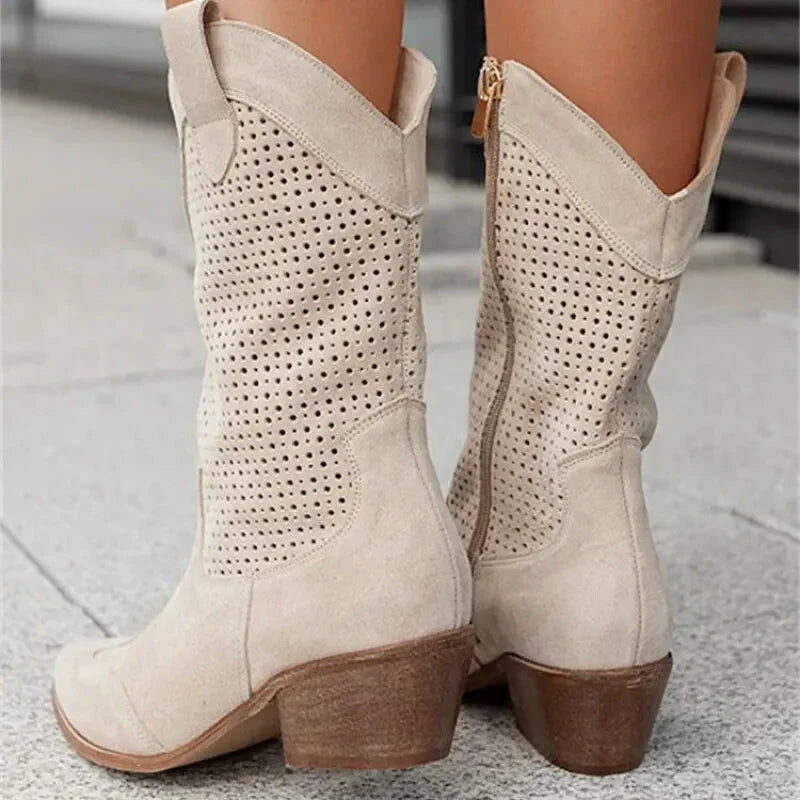 Chaussures Santiag pour femme Yehaw beige, bottines en cuir avec détails originaux, semelle robuste et design élégant.