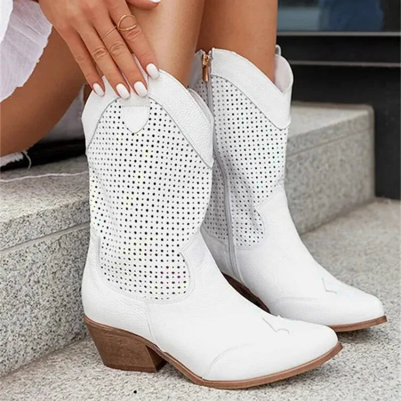 Chaussures barb Santiag pour femme Yehaw en blanc, détails en cuir, talon moyen, style élégant et confortable.