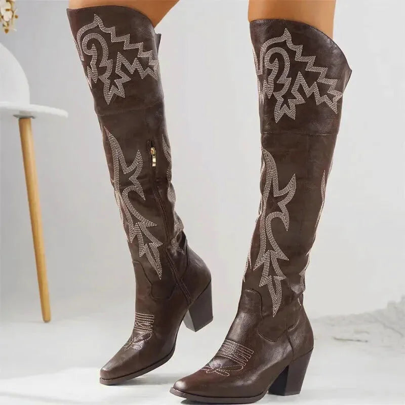 Chaussures santiag pour femme Yehaw Beatrice en marron, vue de côté avec détails en cuir et semelle robuste.