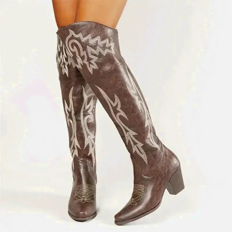 Chaussures santiag pour femme Yehaw Beatrice en marron, vue de côté, avec détails de la boucle et du talon.