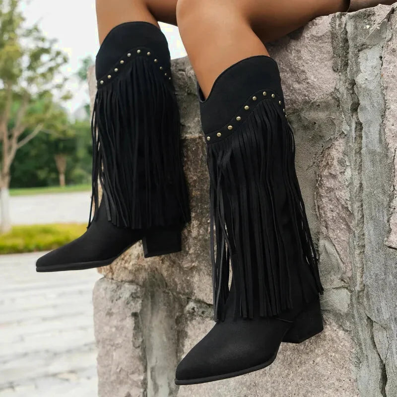 Chaussures santiags pour femme Yehaw Bella en noir, style élégant et moderne, vue de face sur fond blanc.
