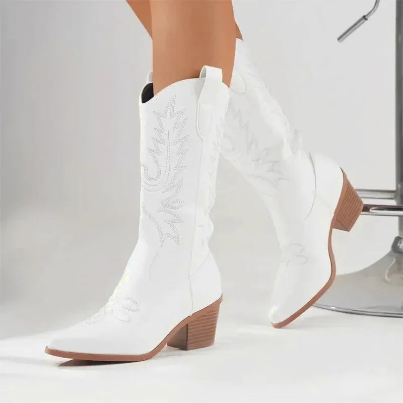 Chaussures santiags pour femme Yehaw Blanche, style élégant avec détails en cuir blanc et semelle robuste.