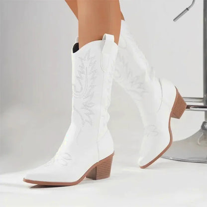 Chaussures santiags pour femme Yehaw Blanche, style élégant avec détails en cuir blanc et semelle robuste.