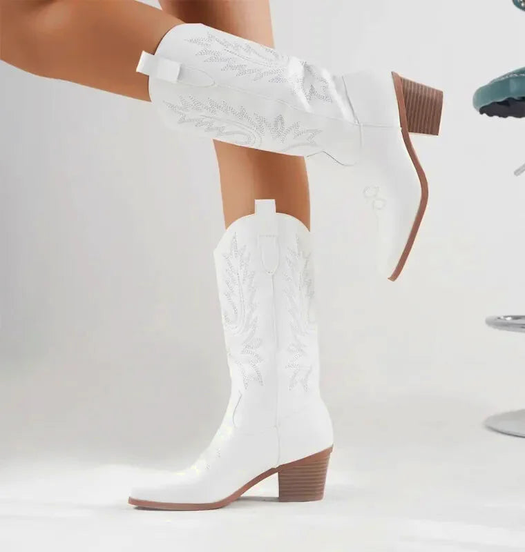 Chaussures santiags pour femme Yehaw blanc, style élégant avec détails en cuir, vue de côté sur fond blanc.