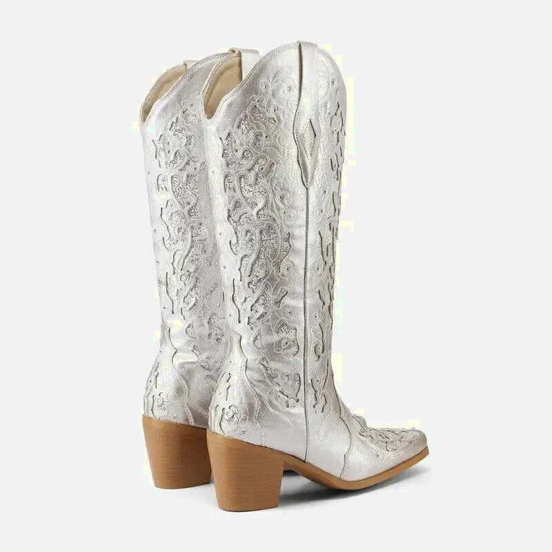 Chaussures santiags pour femme Yehaw Bernarda en argent, design élégant avec détails en cuir et talon moyen.