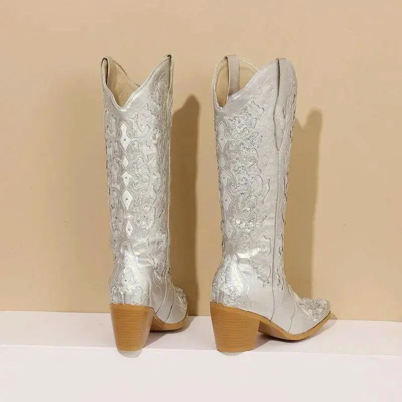 Chaussures santiags pour femme Yehaw Bernarda en argent, design élégant avec détails en cuir et semelle robuste.