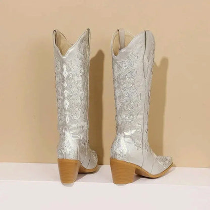 Chaussures santiags pour femme Yehaw Bernarda en argent, design élégant avec détails en cuir et semelle robuste.