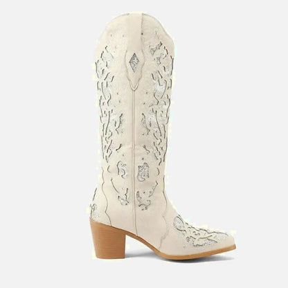 Chaussures santiags pour femme beige de la marque Yehaw, avec détails en cuir et design élégant.