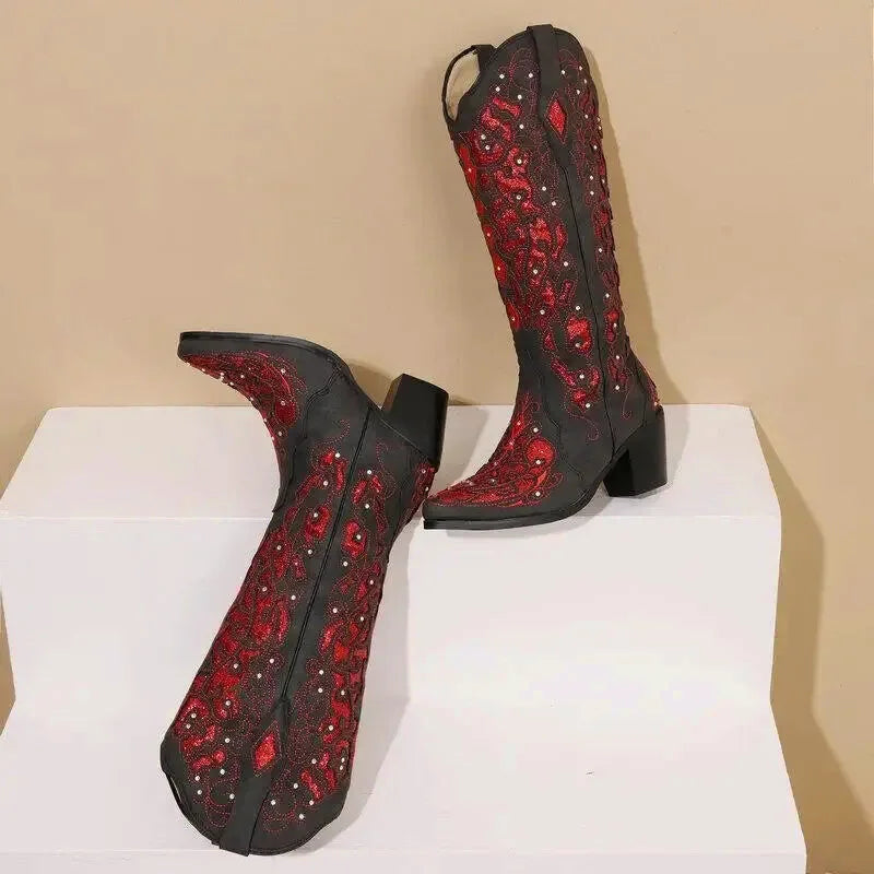 Chaussures santiags pour femme Yehaw Bernarda en rouge et noir, avec détails en cuir et style élégant.