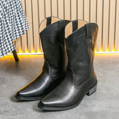 Chaussures santiags pour homme Yehaw Santiag en cuir noir, style robuste et élégant, vue de face.
