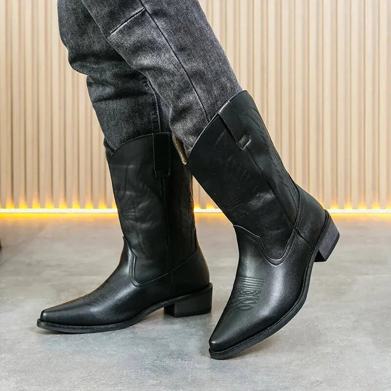 Chaussures santiags pour homme Yehaw Santiag noir, en cuir, avec détails traditionnels et talon robuste.
