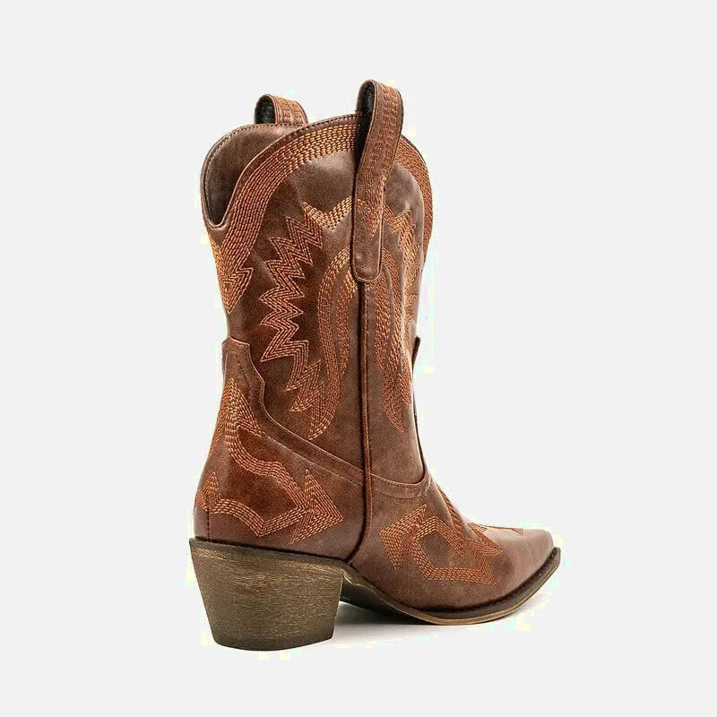 Chaussures santiags pour femme Yehaw Camila en marron, vue de face avec détails du design élégant