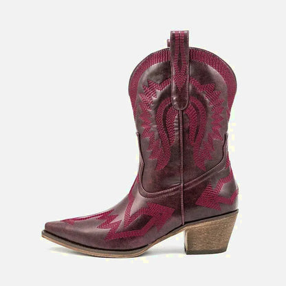 Chaussures santiags pour femme Yehaw Camila en rouge, détail de la tige en cuir et semelle robuste.