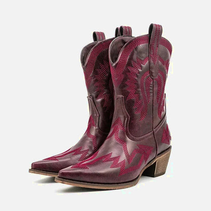 Chaussures santiags pour femme Yehaw Camila en rouge, vue de profil montrant la tige en cuir et le talon élégant.