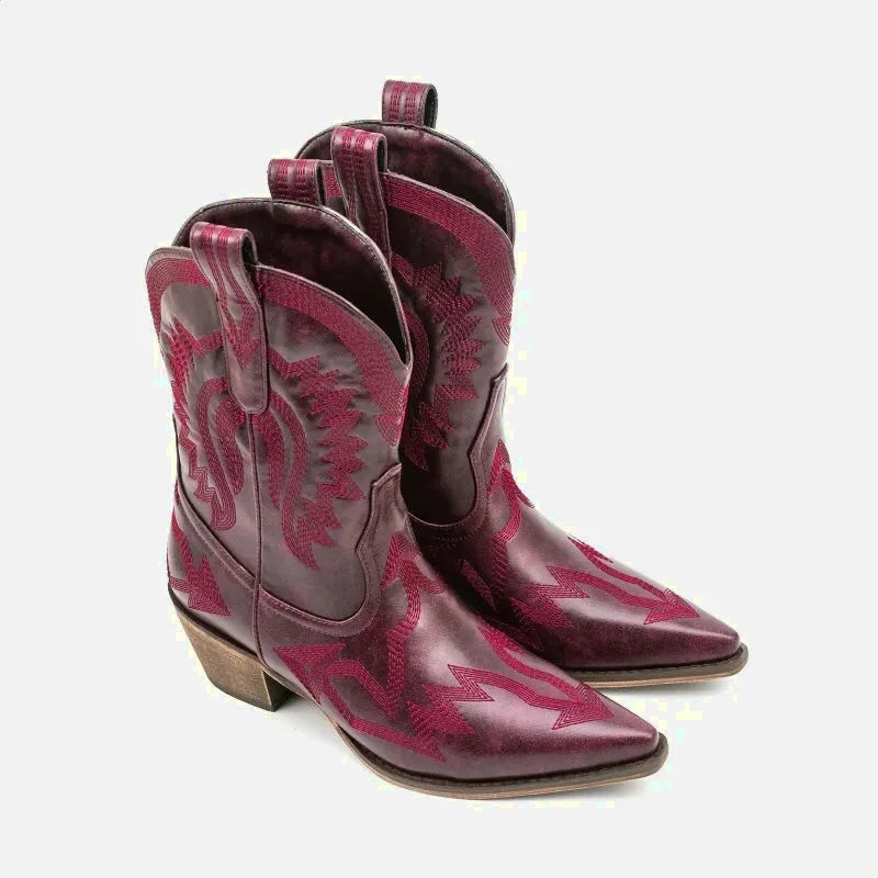 Chaussures santiag pour femme Yehaw Camila en rouge, vue de face, avec talon et détails en cuir.