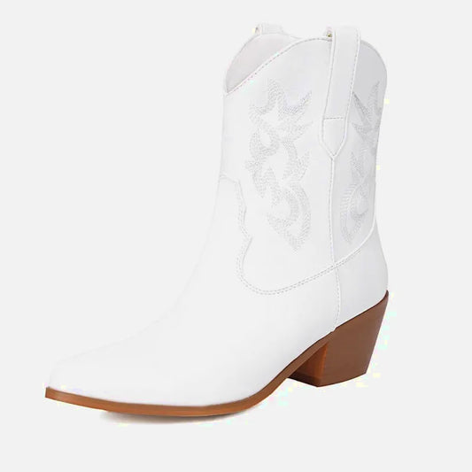 Chaussures santiags pour femme Carla Yehaw blanches en cuir, avec détails en cuir blanc et semelle en caoutchouc.