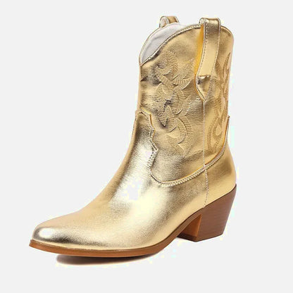Chaussures santiags pour femme Carla Yehaw en or, style élégant avec détails en cuir, parfait pour un look sophistiqué.