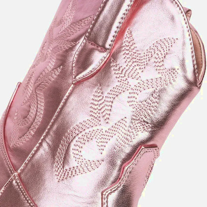 Chaussures santiags pour femme Carla Yehaw en rose, style élégant et moderne, en cuir avec semelle plate.