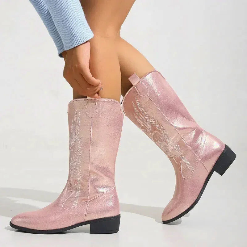 Chaussures santiags pour femme Yehaw Catalina en rose, avec détails en cuir et semelle robuste.