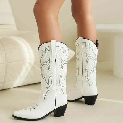 Chaussures santiag pour femme Yehaw Cecilia en blanc avec détails en cuir et talon moyen, vue de face.