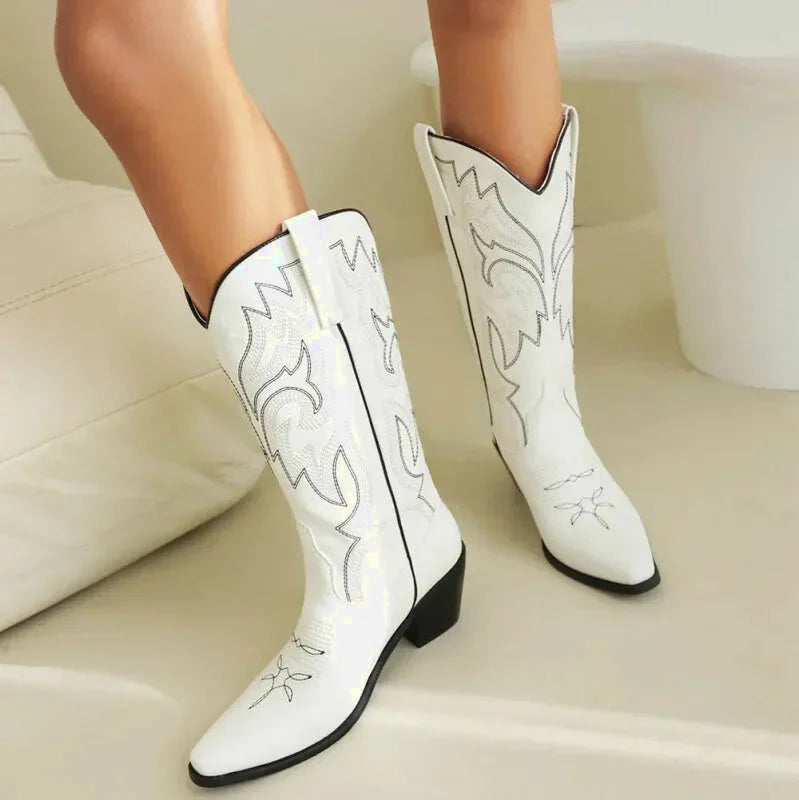 Santiags pour femme Yehaw Cecilia en blanc, chaussures élégantes en cuir avec talon moyen et finition soignée.