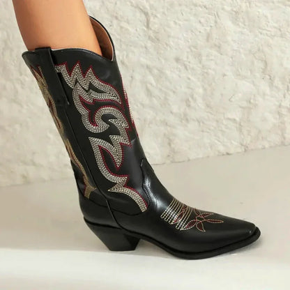 Bottes santiags pour femme Yehaw Cecilia en noir, avec détails en cuir et talon, vues de face sur fond blanc.
