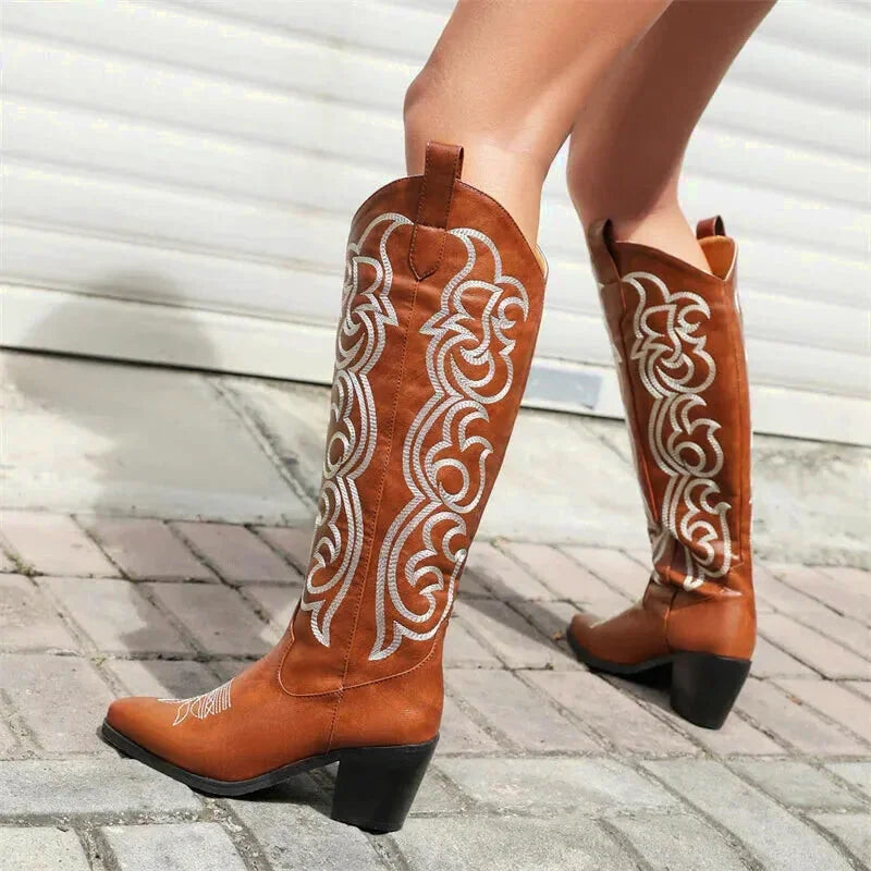 Chaussures santiags pour femme Yehaw Celia en marron, avec détails en cuir et design élégant.