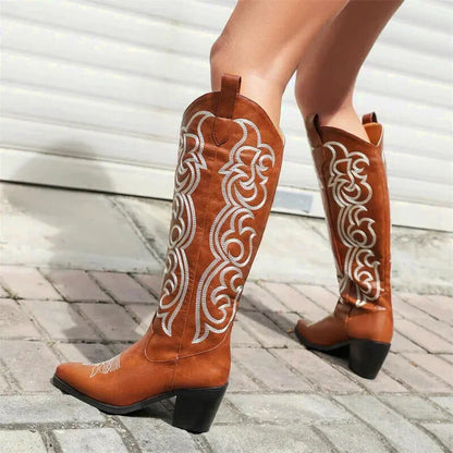 Chaussures santiags pour femme Yehaw Celia en marron, avec détails en cuir et design élégant.