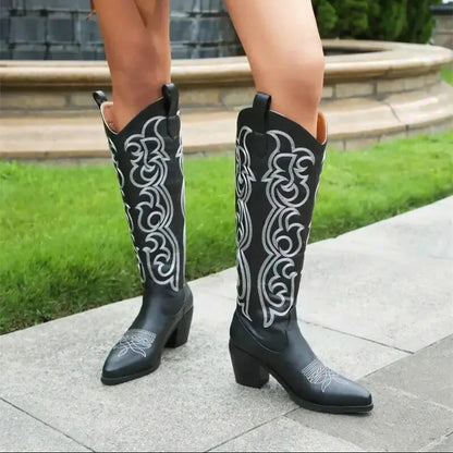 Chaussures santiag pour femme Yehaw Celia en cuir noir, style élégant et moderne, vue de face sur fond blanc.