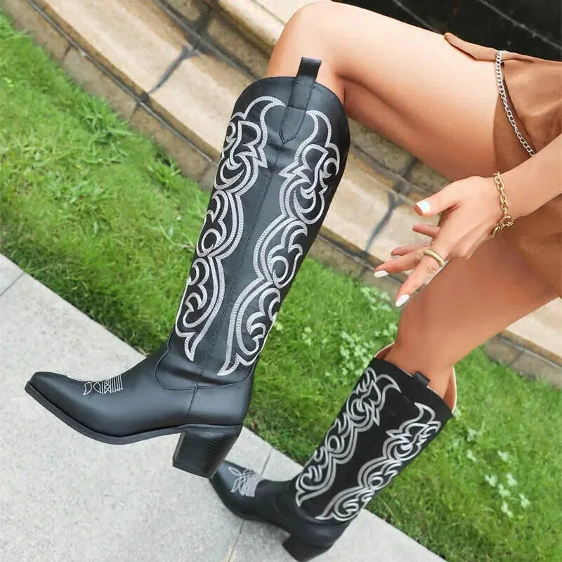 Chaussures santiag pour femme Yehaw Celia en cuir noir avec talon moyen, style élégant et moderne.