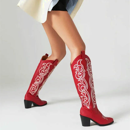 Chaussures santiag pour femme Yehaw Celia en rouge, vue de face, en cuir avec détails stylés et talon moyen.
