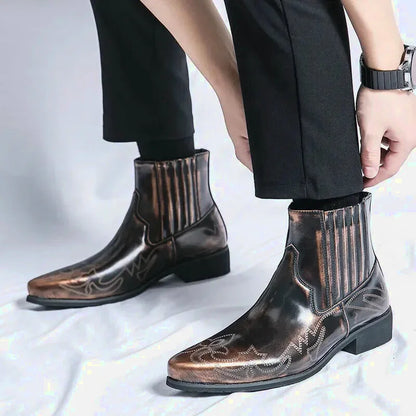 Chaussures santiags pour homme Yehaw en or, cuir élégant avec détails sophistiqués, visibles en gros plan.