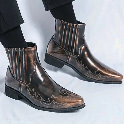 Chaussures santiag pour homme Yehaw en or, style western avec détails en cuir, vue de face sur fond blanc.