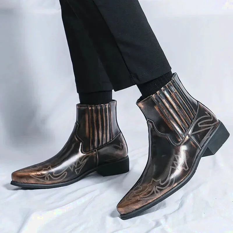 Chaussures santiag pour homme Yehaw en or, motif élégant, en cuir avec détails sophistiqués et semelle durable.