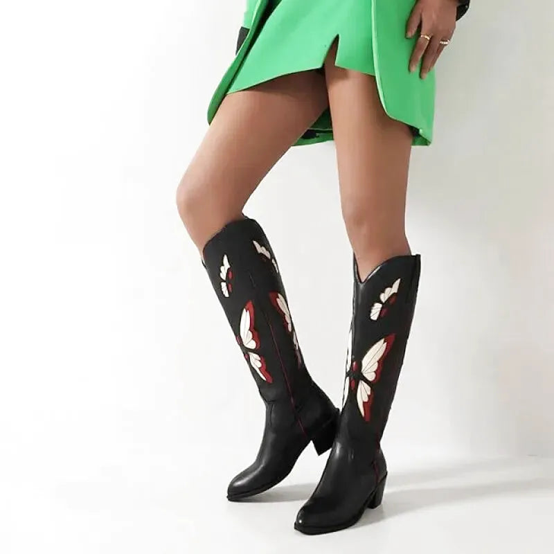 Chaussures CLARA Santiag pour femme Yehaw en cuir noir, style vaquero avec talon et détails élégants, vue de face.