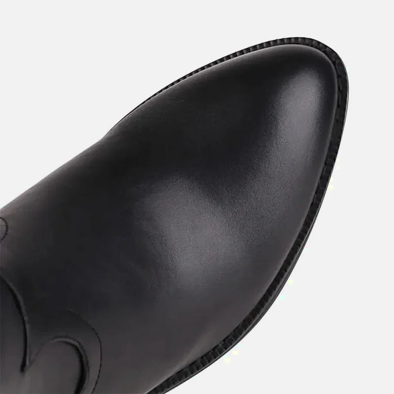 Chaussures santiags pour femme Yehaw Clara en noir et bleu, détail de la tige en cuir et semelle robuste.