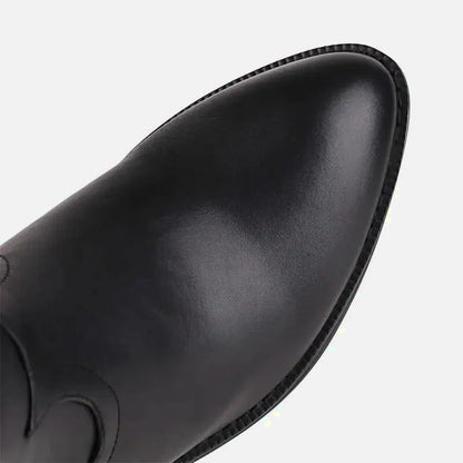 Chaussures santiags pour femme Yehaw Clara en noir et bleu, détail de la tige en cuir et semelle robuste.
