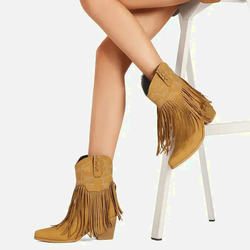Dalia santiag pour femme Yehaw en marron, chaussure élégante avec talon moyen, vue de face sur fond neutre.