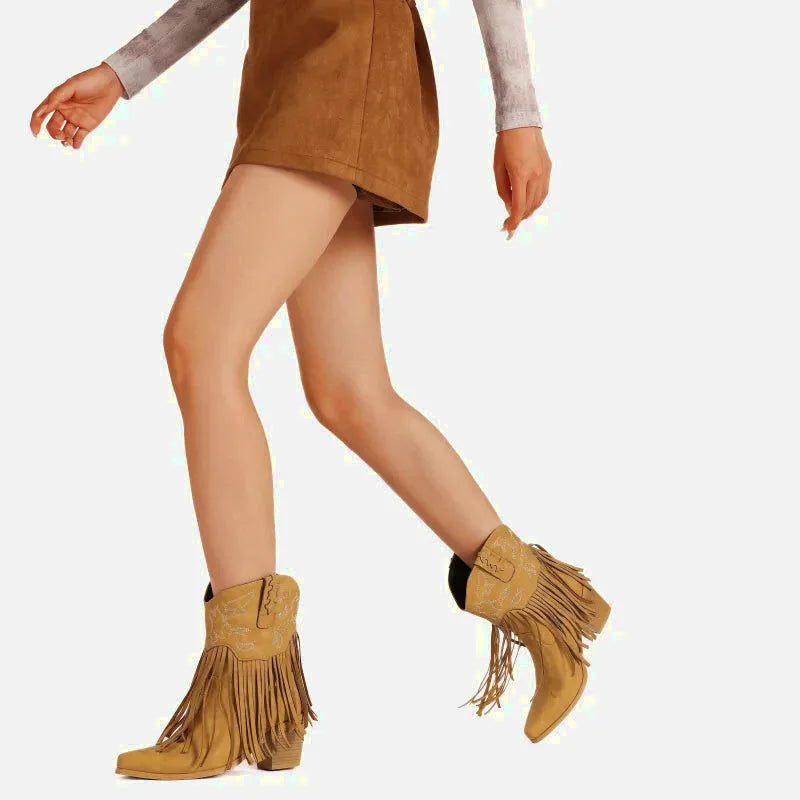 Chaussures santiags pour femme Yehaw Dalia en marron, vue de face, en cuir avec détails de broderie et talon modéré.